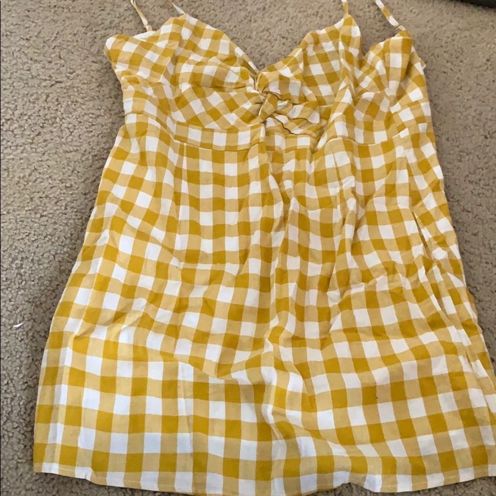 A yellow dress